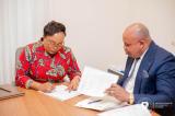 Maximisation des recettes de Kinshasa : les Directeurs de la DGRK ont signé des contrats de performance en présence de la ministre provinciale des Finances et Economie Yvette Tembo Kulemfuka 