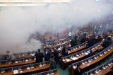 Kosovo: jet de gaz lacrymogène au Parlement