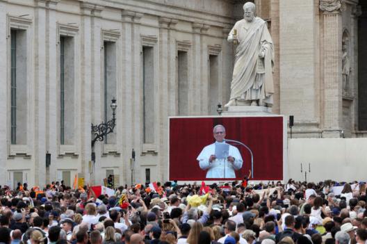 Dans sa première allocution, le pape Léon XIV appelle les «grands de ce monde» à arrêter les guerres