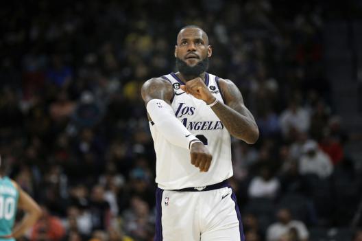 NBA: James brille lors de la seconde victoire consécutive des Lakers à San Antonio