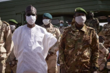 Au Mali, la junte tente un coup de force pour maintenir son emprise sur le gouvernement