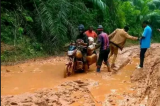 Maniema : les conducteurs de moto dénoncent l’impraticabilité de la route Kindu-Kasongo