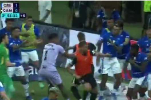 Brésil : 23 joueurs expulsés après une violente bagarre générale ! 