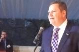 Kinshasa: sur Haut Commandement, Mike Hammer hisse le drapeau américain sur le site de la nouvelle ambassade des USA 