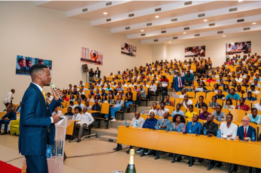 Littérature : l’écrivain Mike Kasongo appelle les Congolais à devenir les artisans du changement