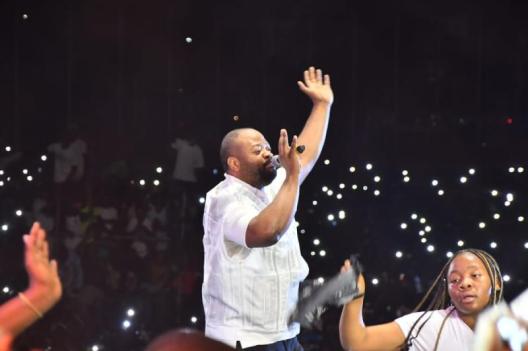Un an après son concert à Arena Grand Paris, Moïse Mbiye s’invite à l’Accor Arena le 21 novembre prochain