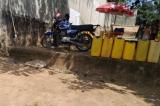 Mont-Ngafula : au quartier Plateau, les habitants peinent à s’approvisionner en eau potable (Reportage)