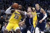 NBA: LeBron James remporte son duel au sommet avec Luka Doncic !
