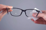 Des astuces simples pour nettoyer les verres de lunettes