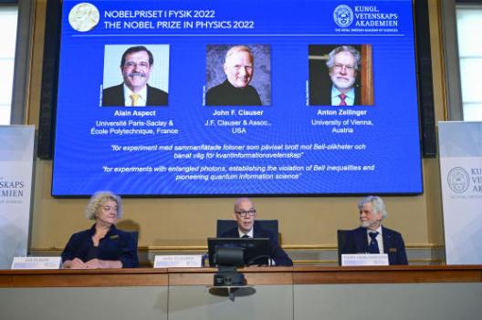 Le prix Nobel de physique 2022 attribué au Français Alain Aspect, un Américain et un Autrichien pour leurs travaux sur la révolution quantique