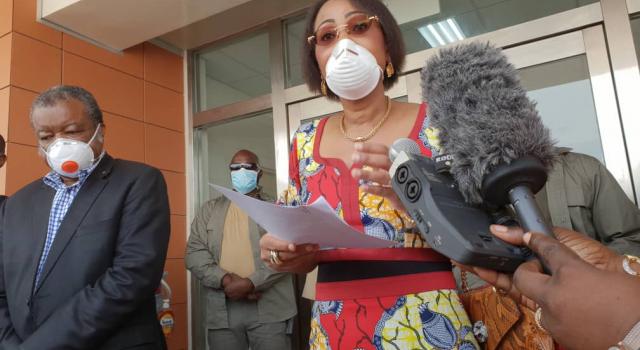 Mediacongo Net Actualites Don De Chloroquine Pour Lutter Contre Le Covid 19 Olive Lembe Defend Son Action Et Condamne La Polemique