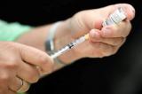 COVID-19: l'OMS pour une vaccination plus ciblée alors que les cas flambent en Europe