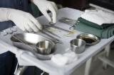 Vietnam : des ciseaux retirés de son estomac 18 ans après l'opération