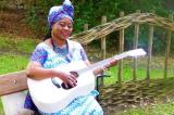 La chanteuse Faya Tess en séjour à Kinshasa pour la promotion de son single « Panthère noire »