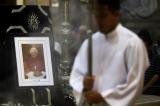 Le pape François va présider les obsèques de son prédécesseur Benoît XVI