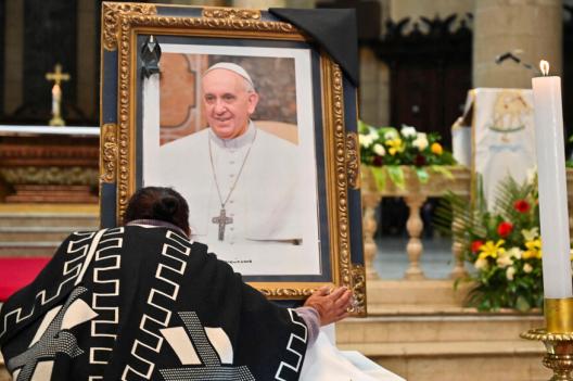 Le pape François est mort d'un AVC suivi d'une défaillance cardiaque, confirme le Vatican