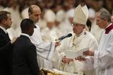 Pâques: le pape réclame la fin de 