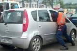 Tracasseries routières : un taximan et un agent de la PCR en viennent aux mains sur le boulevard du 30 juin 
