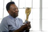 Le roi Pelé met en vente les souvenirs de sa carrière