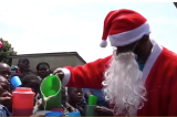 Nord-Kivu : le père Noël dans un camp de déplacés près de Goma 