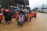 Philippines : Des milliers de personnes fuient le « super-typhon » Rai qui a touché terre jeudi matin