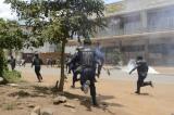 Kinshasa: la police a dispersé, à coup de gaz lacrymogènes, des manifestants qui s'attaquaient à un bureau de l'UDPS