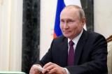 Russie : Poutine signe la loi l'autorisant à briguer deux nouveaux mandats