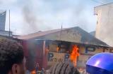Kinshasa : un bureau du PPRD incendié après une marche de militants de l’UDPS en soutien aux sanctions américaines
