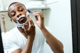 Voici la fréquence à laquelle vous devriez changer votre rasoir, selon une dermatologue