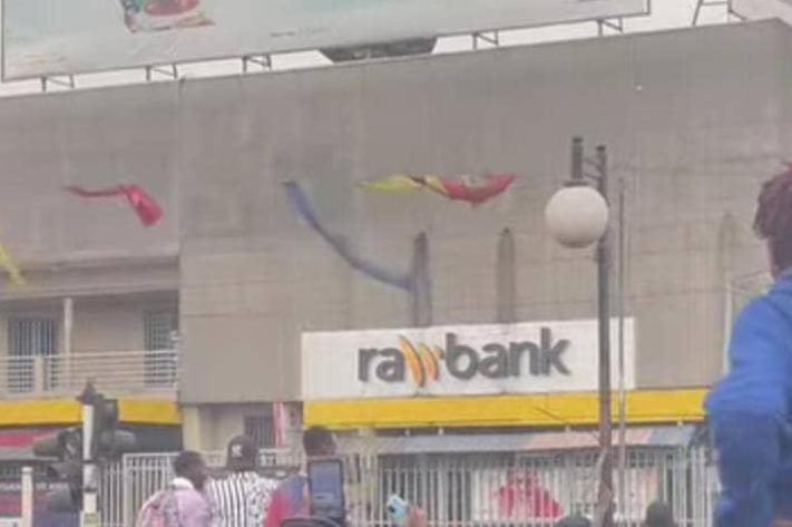 Tentative de braquage à Kinshasa : échange de tirs entre des criminels et les forces de l’ordre à la Rawbank-Victoire