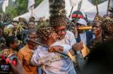 Tshopo : Jacquemain Shabani scelle la paix entre Mbole et Lengola à Osio