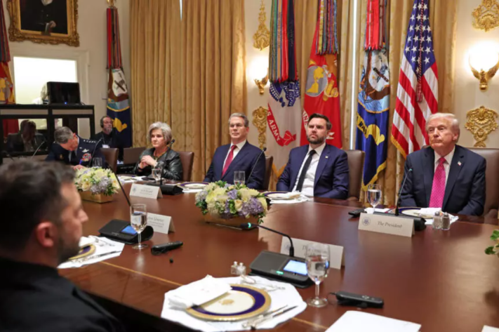Rencontre Trump-Zelensky: le président américain temporise face à la demande ukrainienne de missiles Tomahawk