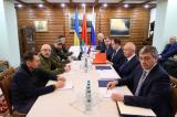 Reprise des pourparlers entre Kiev et Moscou: un cessez-le-feu et le retrait des troupes russes au menu des discussions