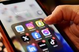 Comment les États tentent de lutter contre l'addiction des jeunes aux réseaux sociaux