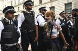 Des milliers de jeunes Londoniens défilent contre le racisme