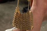 Voici le sac « le plus cher au monde » dévoilé lors du défilé Rabanne à la Fashion Week de Paris, une pièce vendue 250 000 €
