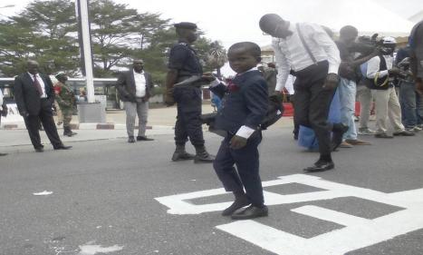 Infos congo - Actualités Congo - Brazzaville, Congo-Congo/Brazzaville : un enfant sapeur sur les traces de Papa Wemba