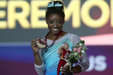 Gymnastique : Simone Biles devient la première gymnaste titrée quatre fois sur le concours général aux Mondiaux
