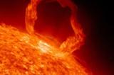 La NASA vient de découvrir un énorme trou de 120 000 kilomètres de large dans le soleil !!