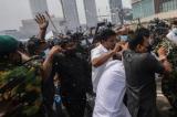 Sri Lanka: le président en fuite, des manifestants font irruption dans sa résidence