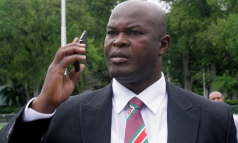 Infos congo - Actualités Congo - -A 60 ans, le vice-président du Surinam se titularise pour un match de Ligue de la Concacaf