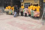Kinshasa : exposition des tableaux de peinture réalisés par des jeunes sourds