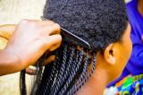 Tchad : beaucoup de femmes ne se tressent plus à la mode africaine
