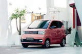 Wuling Hongguang Mini EV: Cette petite voiture électrique qui tient tête à la Tesla Model 3 en terme de vente mais... pas de performance