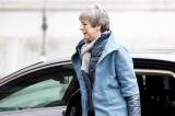 Royaume-Uni : Theresa May se dit prête à démissionner “une fois le Brexit effectif”
