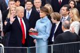 En prêtant serment sur la Bible, Donald Trump est devenu le 45ème président des Etats-Unis