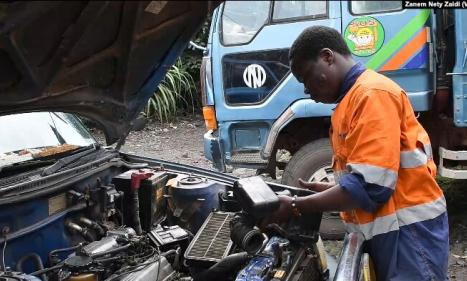 Infos congo - Actualités Congo - -Goma: compte tenu de la hausse vertigineuse du prix du carburant, un mécanicien convertit les...