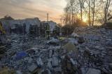 Ukraine: au moins 51 morts à Groza, dans l'est, après une frappe russe