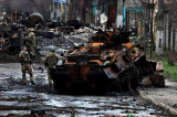 Ukraine: dans les villes libérées de l'armée russe, les découvertes macabres se multiplient