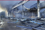 Ukraine: de nombreux civils tués par une frappe russe sur un centre commercial « très fréquenté »